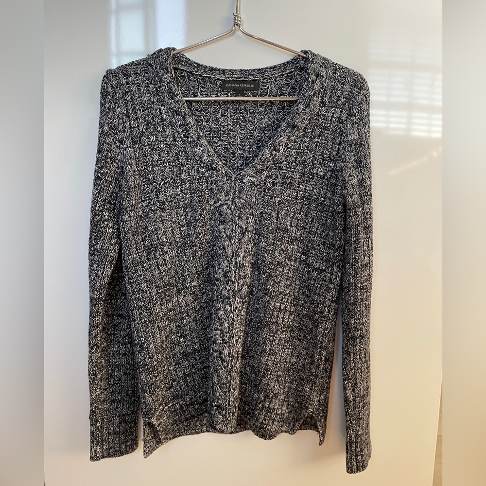 Banana Republic Navy and Light Gray V-Neck Sweater